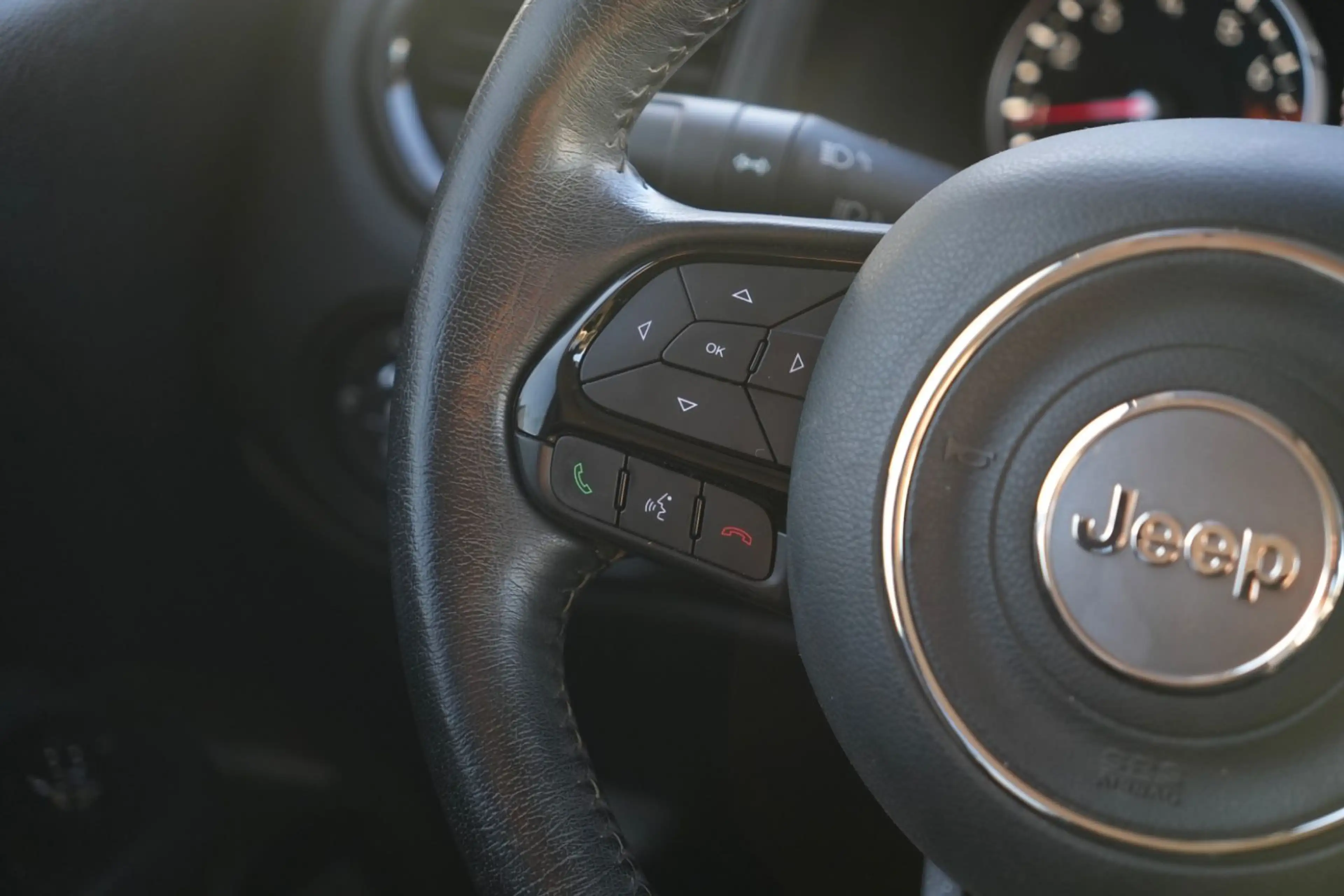 Jeep Renegade Longitude FWD/PDC/NAVI/TÜV NEU/1.HAND — photo 12