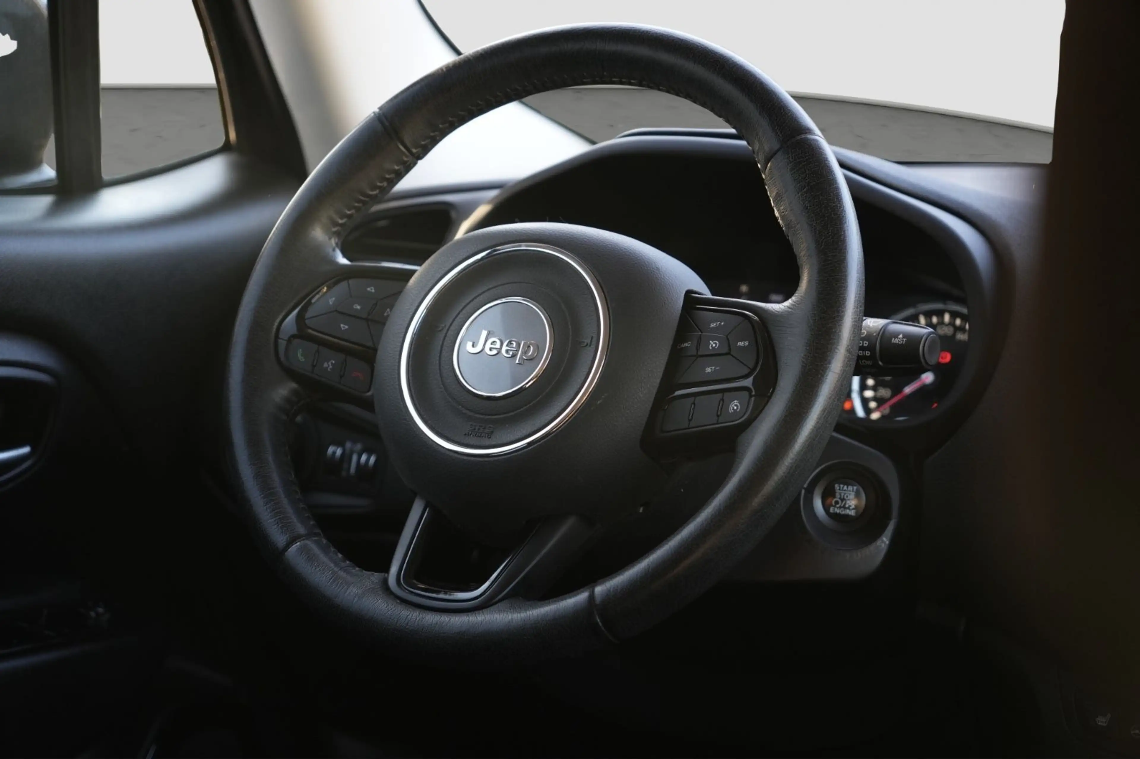 Jeep Renegade Longitude FWD/PDC/NAVI/TÜV NEU/1.HAND — photo 11