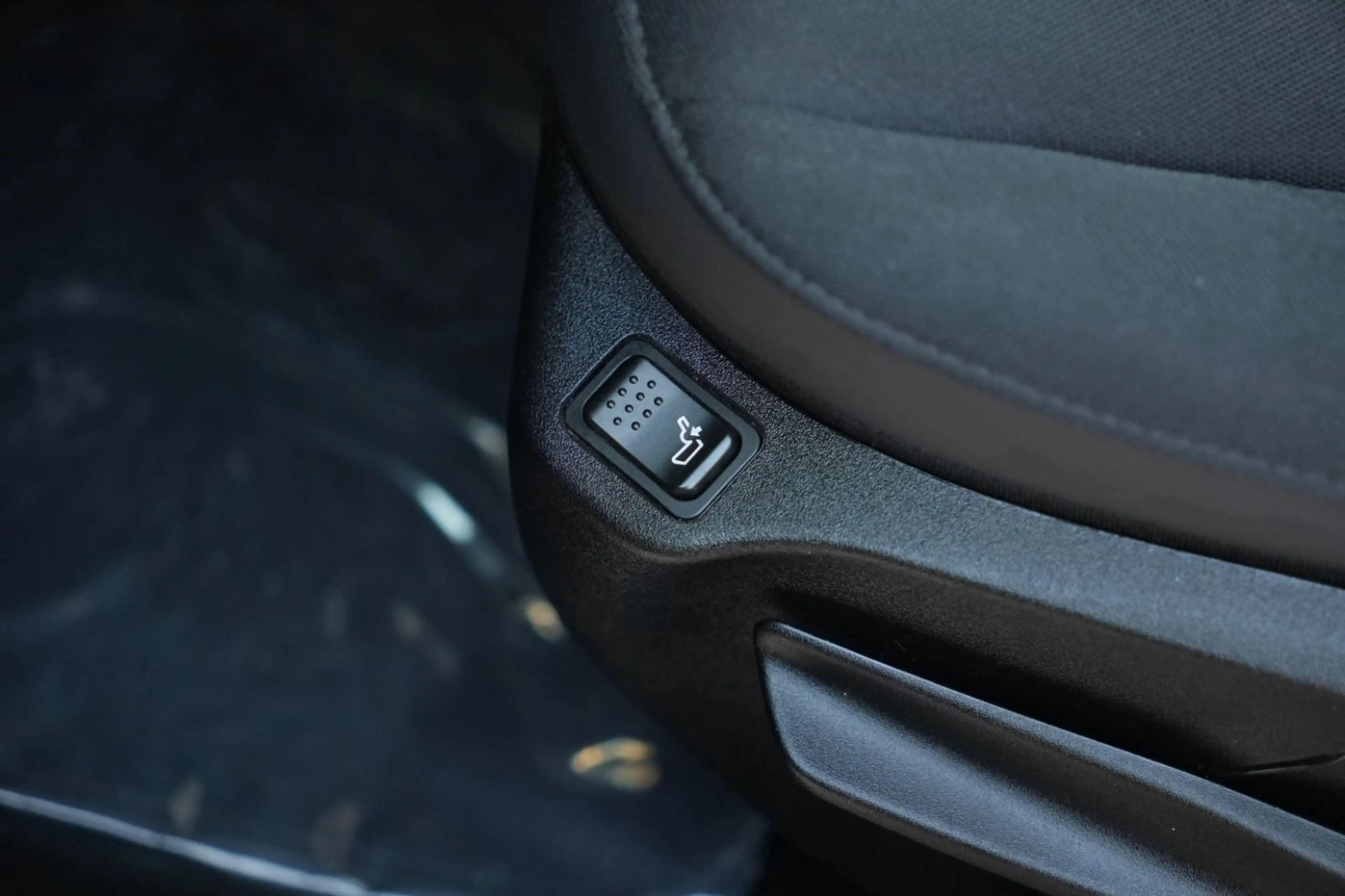Jeep Renegade Longitude FWD/PDC/NAVI/TÜV NEU/1.HAND — photo 23