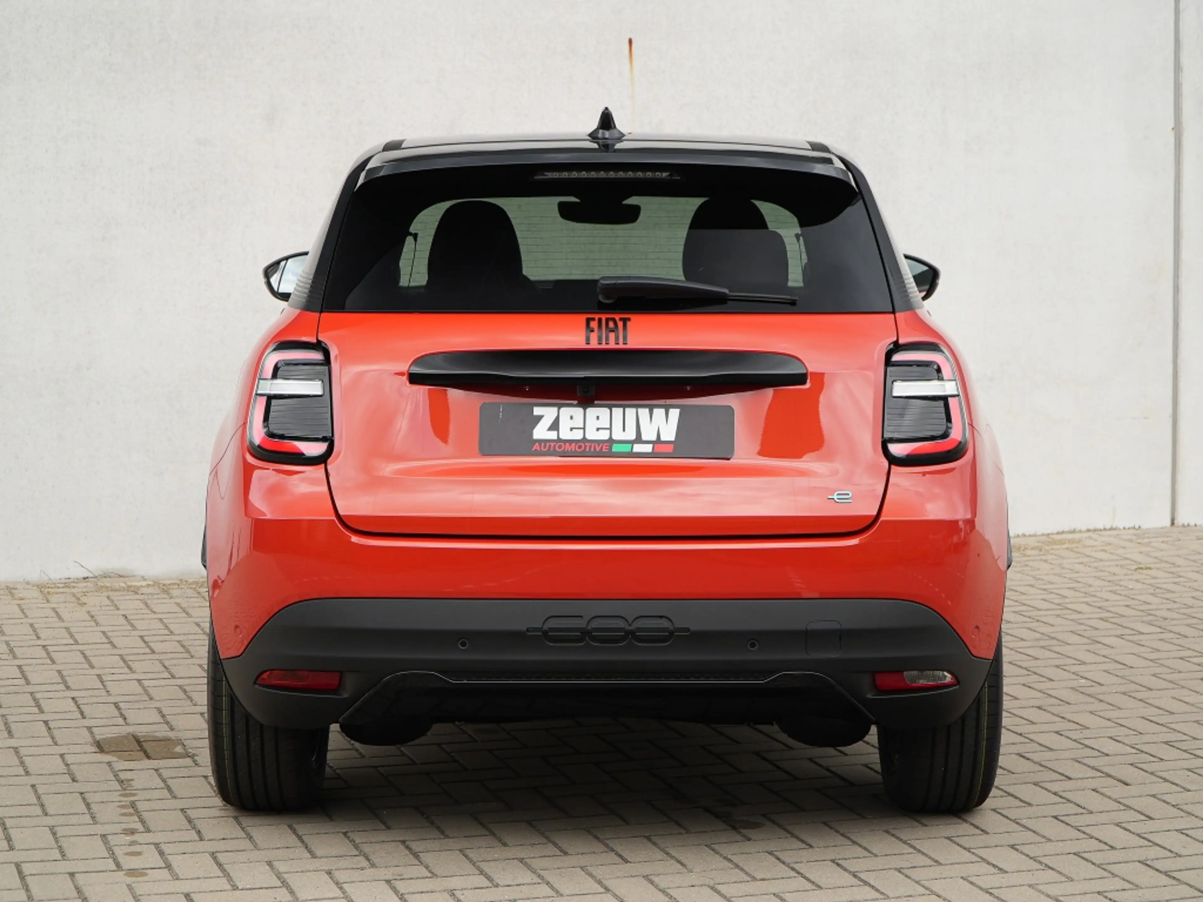 Fiat 600e Sport 54 kWh | Carplay | Camera | Winter | 18" — photo 13