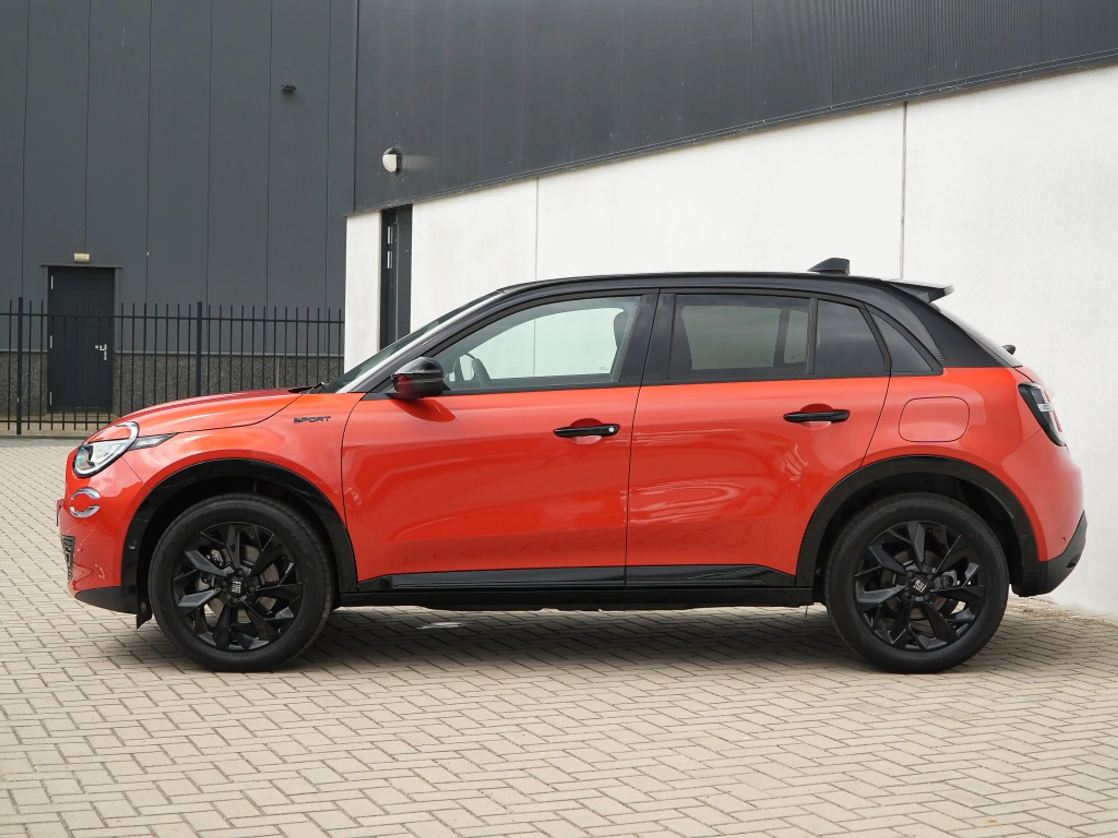 Fiat 600e Sport 54 kWh | Carplay | Camera | Winter | 18" — photo 10