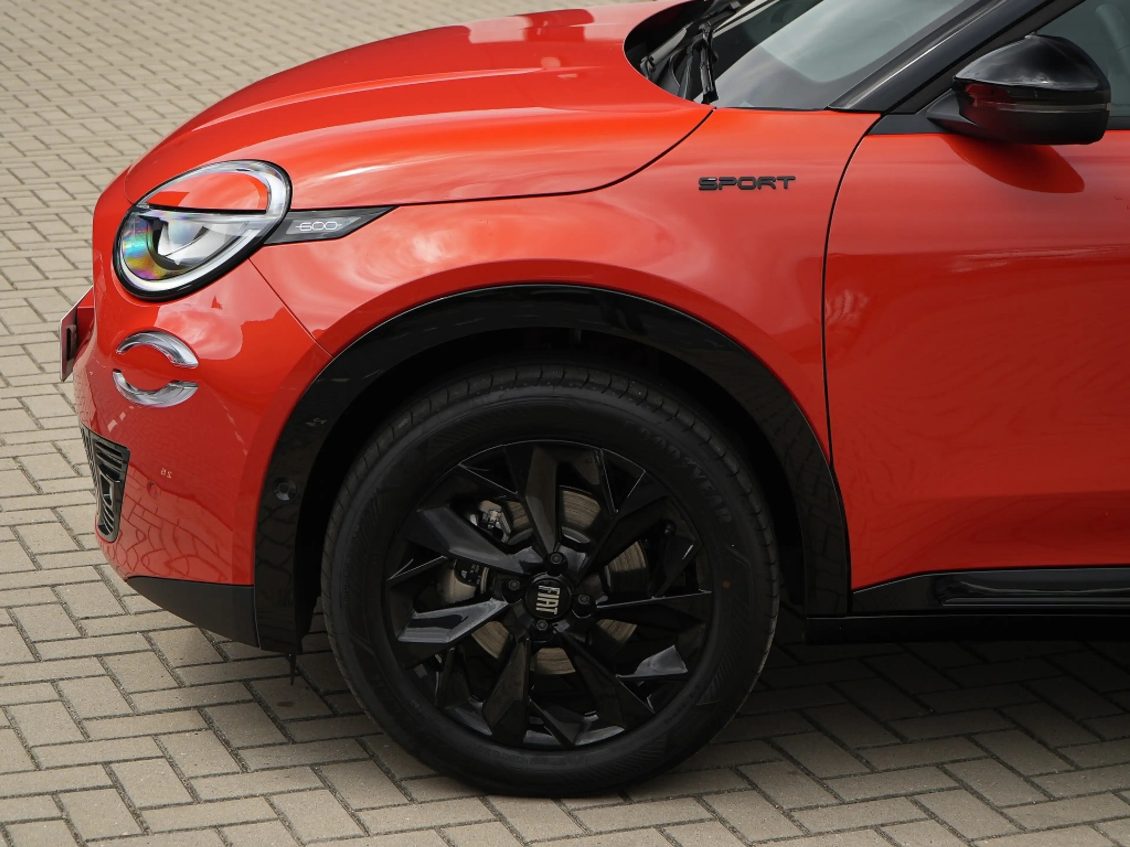 Fiat 600e Sport 54 kWh | Carplay | Camera | Winter | 18" — photo 11