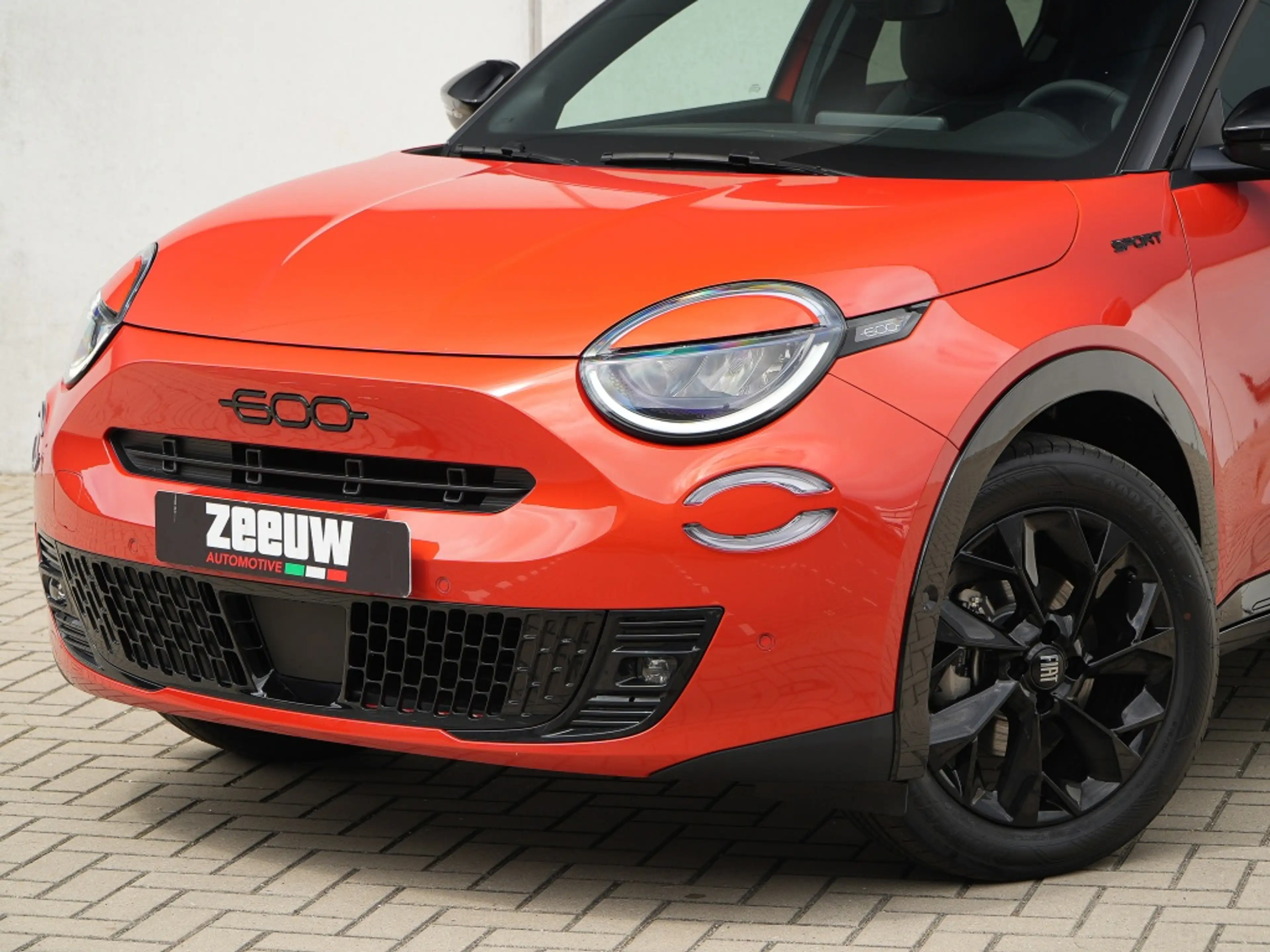 Fiat 600e Sport 54 kWh | Carplay | Camera | Winter | 18" — photo 4