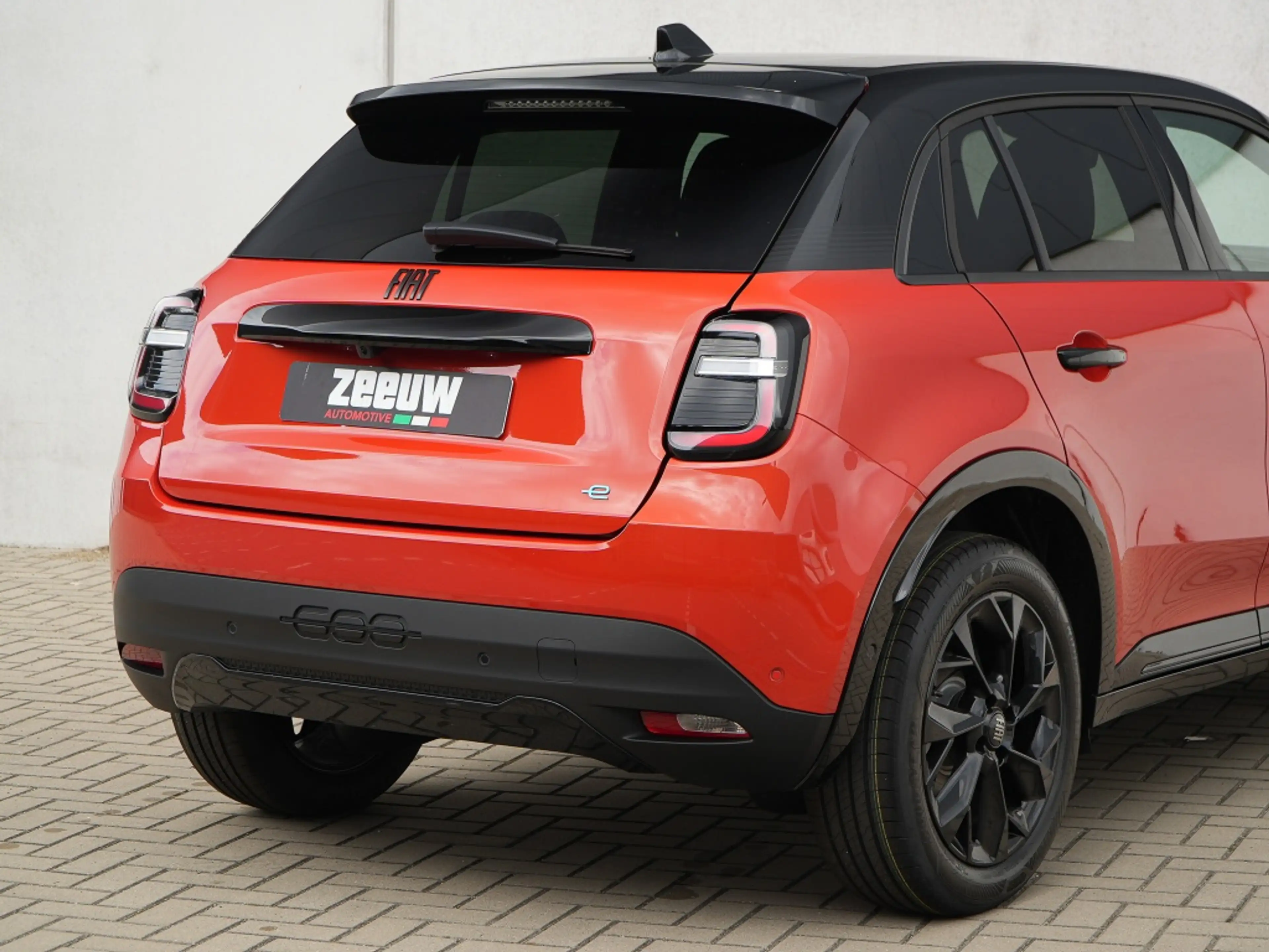 Fiat 600e Sport 54 kWh | Carplay | Camera | Winter | 18" — photo 12