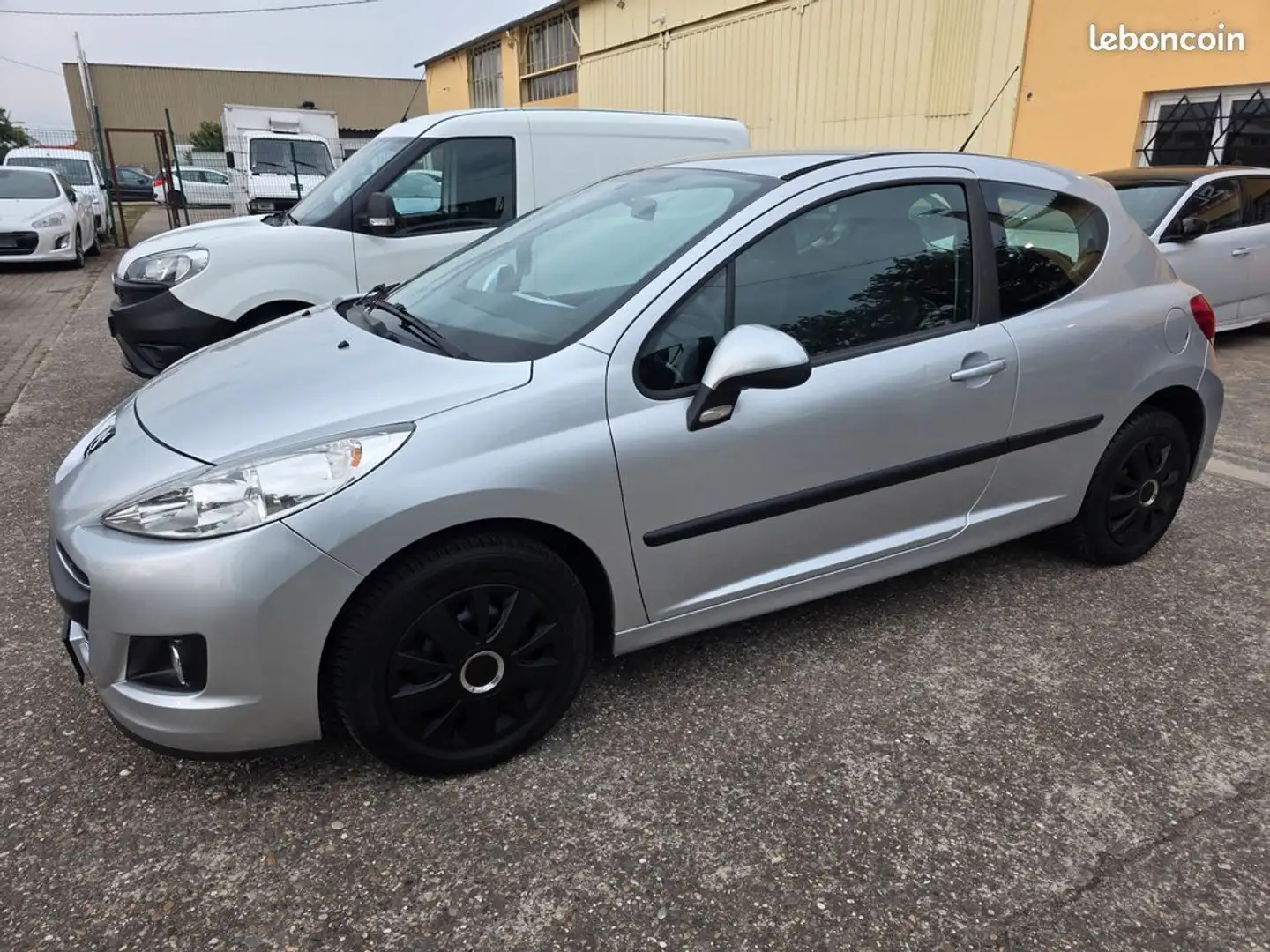 Peugeot 207 1.4l 75ch Urban Move Grau - 2