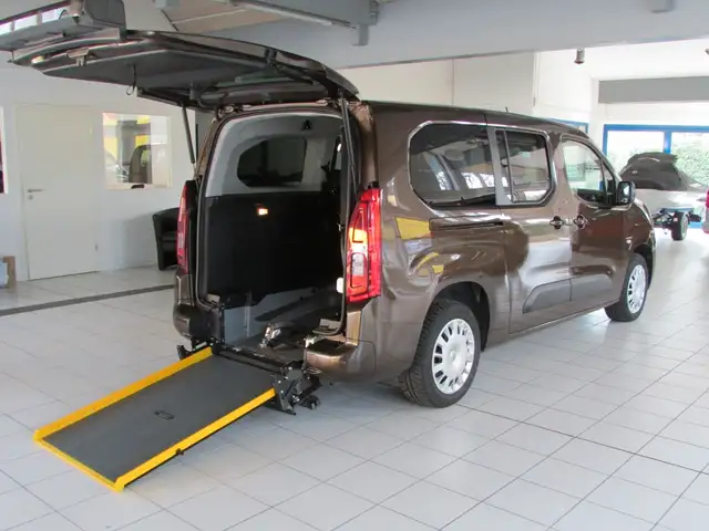 Opel Combo Life E L2  Rollstuhlrampe- Behindertenger.