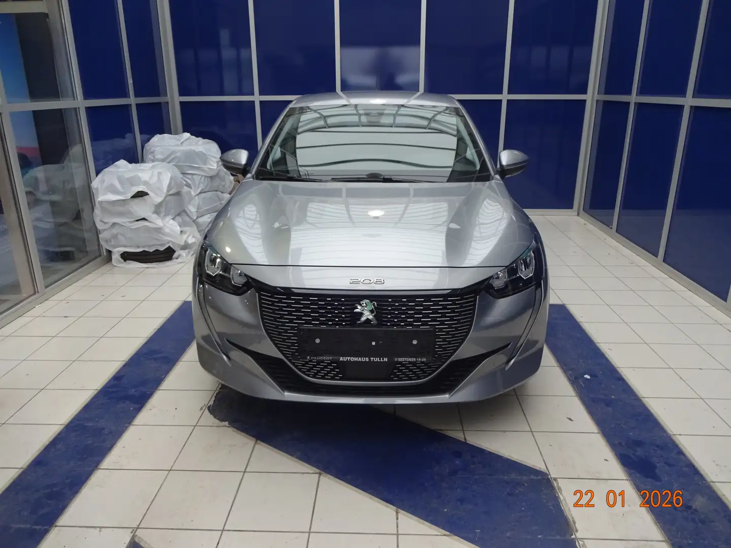 Peugeot 208 e-208 50kWh Allure Allure Grau - 2