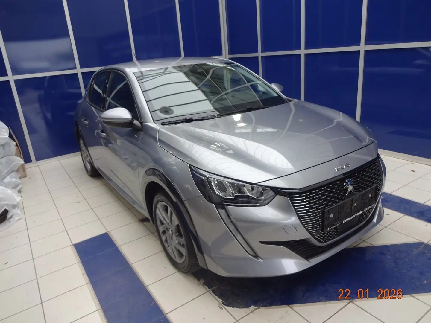 Peugeot 208 e-208 50kWh Allure Allure Grau - 1