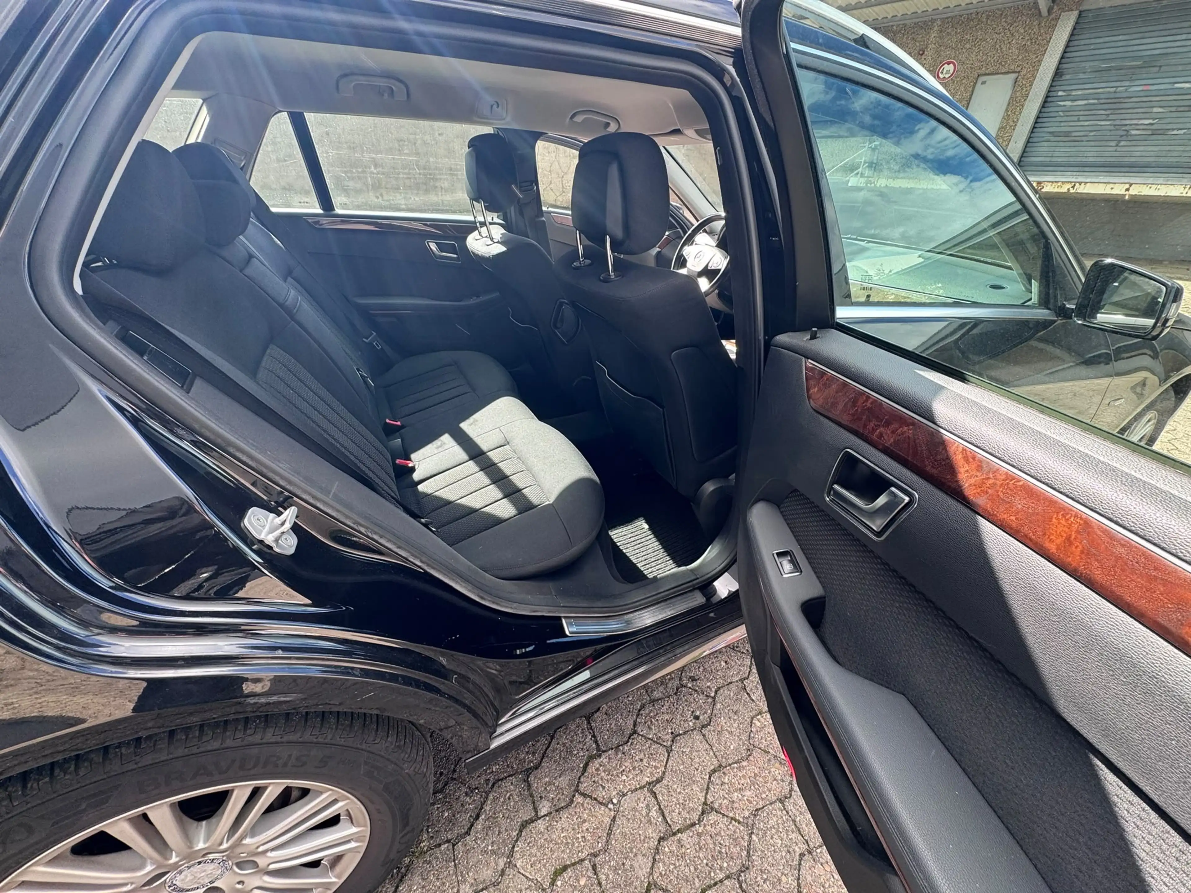 Mercedes-Benz E 300 E 300 CDI BlueEfficiency (212.225) — photo 11