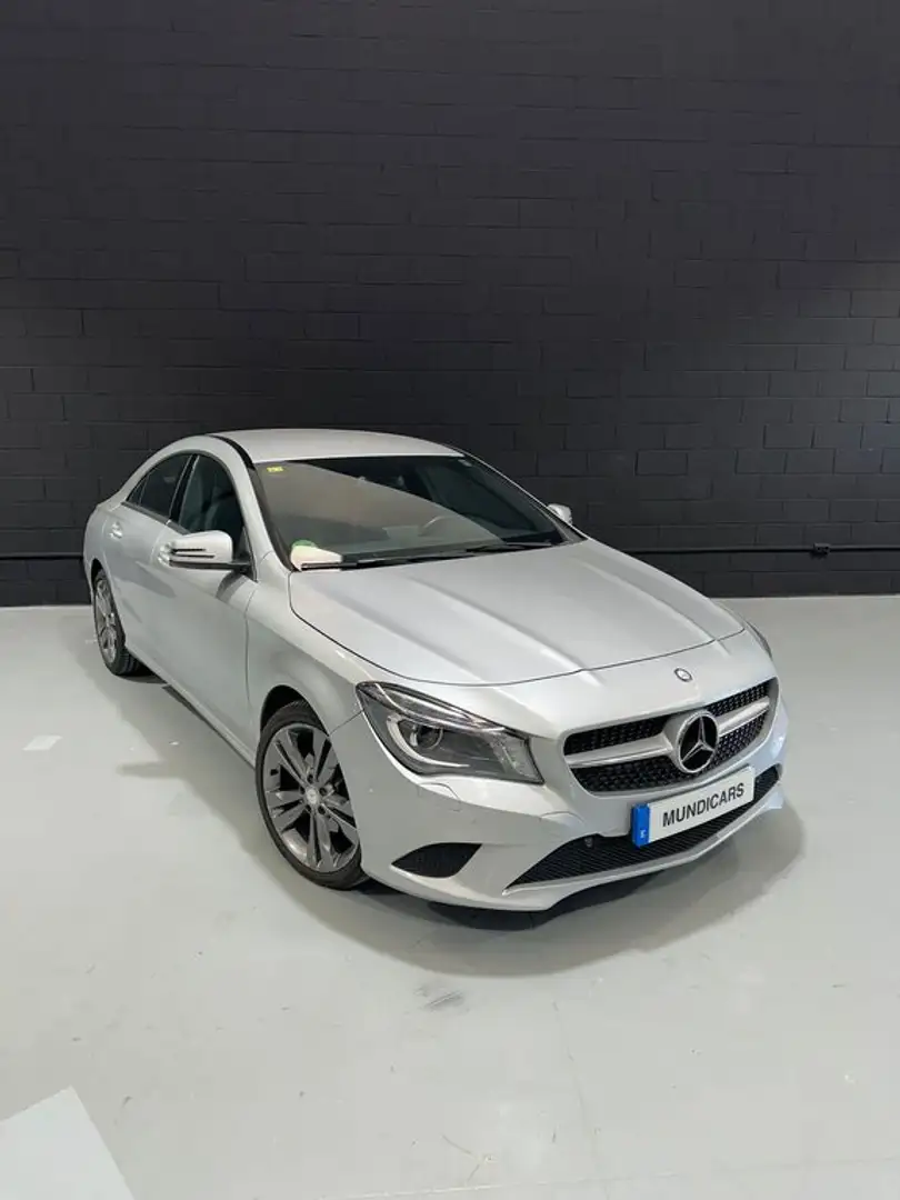 Mercedes-Benz CLA 220 220CDI Urban 7G-DCT Plateado - 2