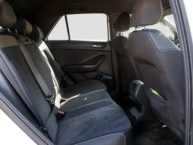 Volkswagen T-Roc view 11