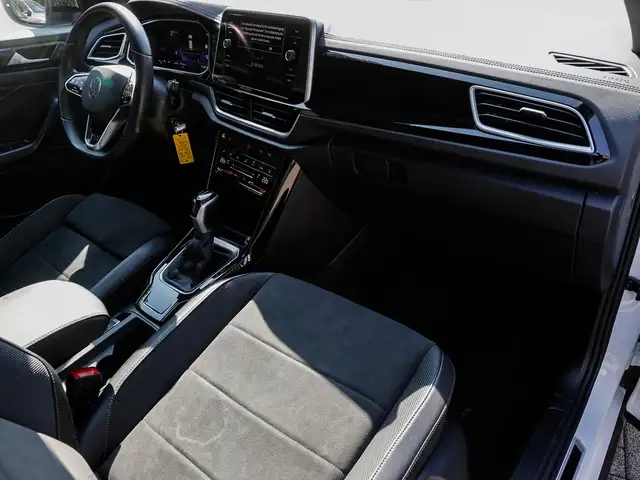 Volkswagen T-Roc view 9