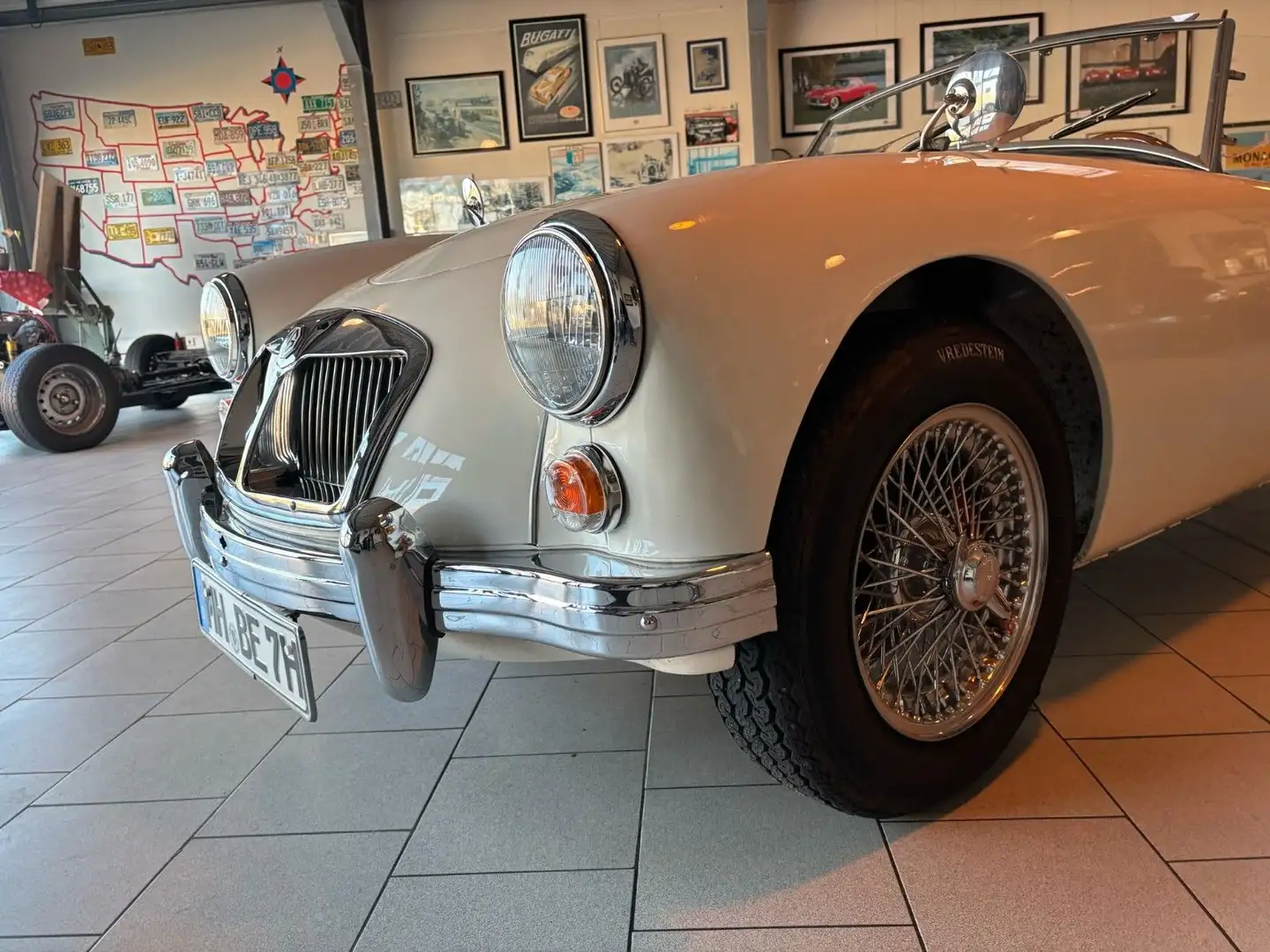 MG MGA 1800 Holzlenkrad Speichenräder Leder Blanco - 2