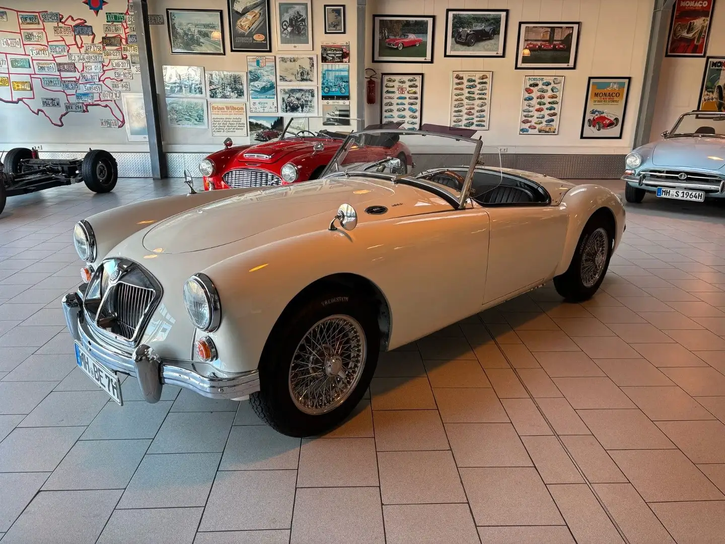 MG MGA 1800 Holzlenkrad Speichenräder Leder Blanco - 1