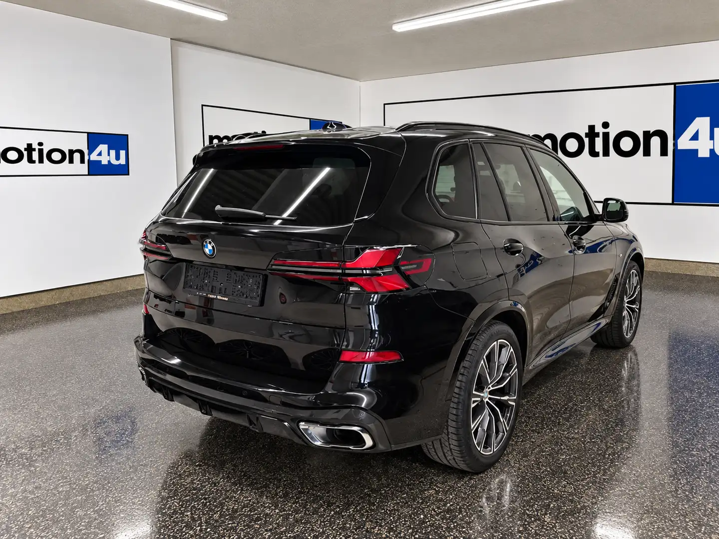 BMW X5 xDrive 30d (Mild-Hybrid) M-Sport Luftfederung mit Schwarz - 2
