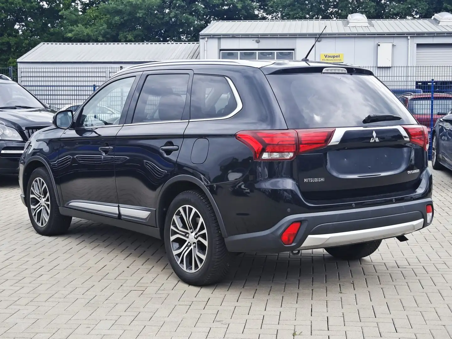 Mitsubishi Outlander Top 4WD|7-Sitzer|Schiebedach|Xenon|Cam Noir - 2