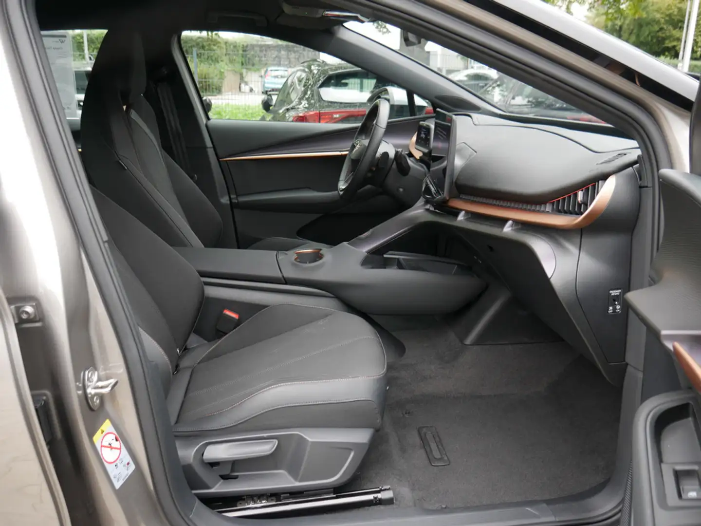 CUPRA Tavascan 210 kW Edge 82kWh SHZ KAMERA ACC LED Beige - 2