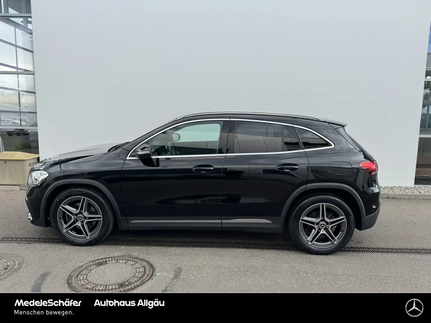 Mercedes-Benz GLA 180 GLA 180 d AMG Leder Kam Park Busin Ambi autHeck Schwarz - 2
