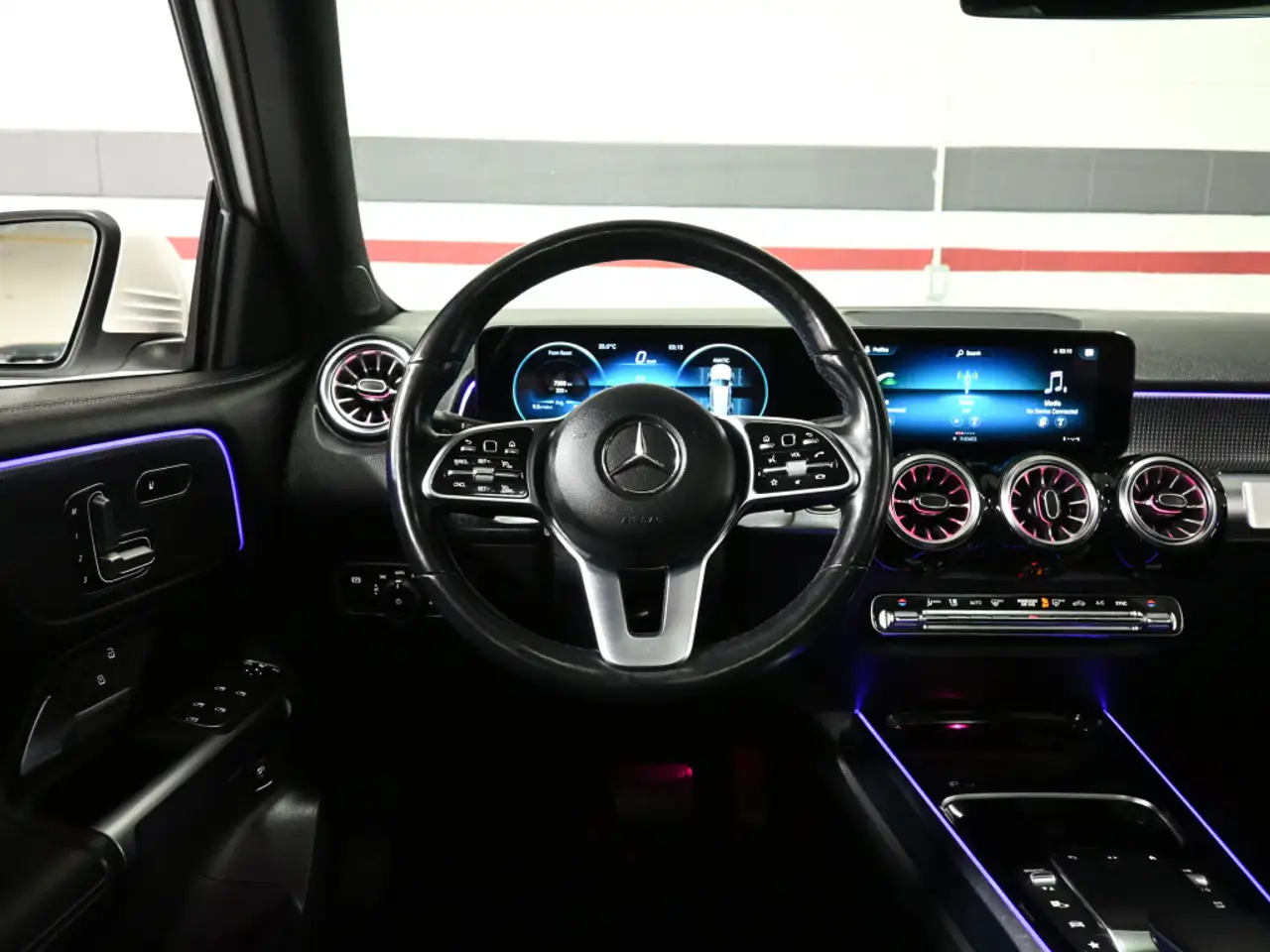 Mercedes-Benz GLB снимка Mercedes-Benz GLB