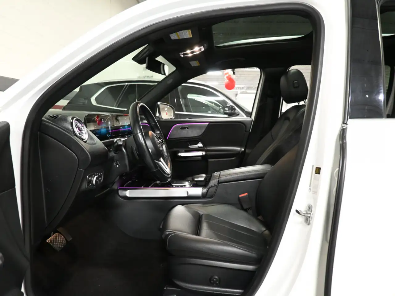 Mercedes-Benz GLB снимка Mercedes-Benz GLB