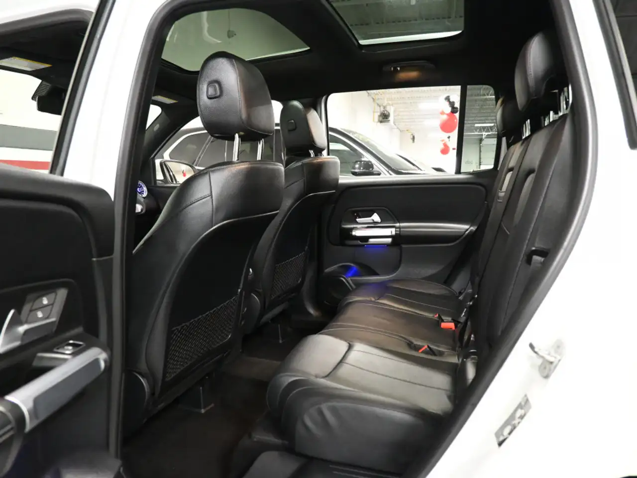 Mercedes-Benz GLB снимка Mercedes-Benz GLB