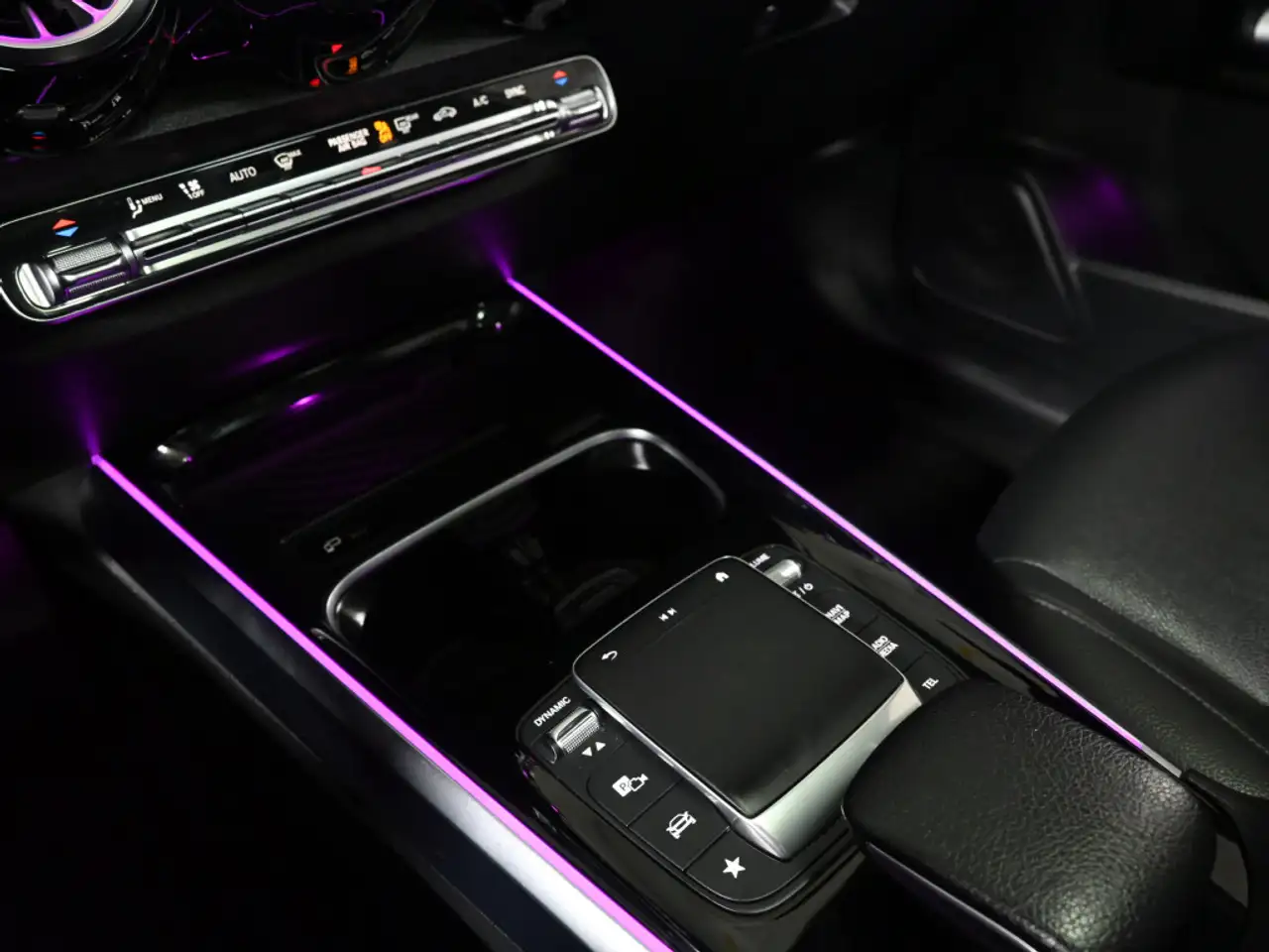Mercedes-Benz GLB снимка Mercedes-Benz GLB