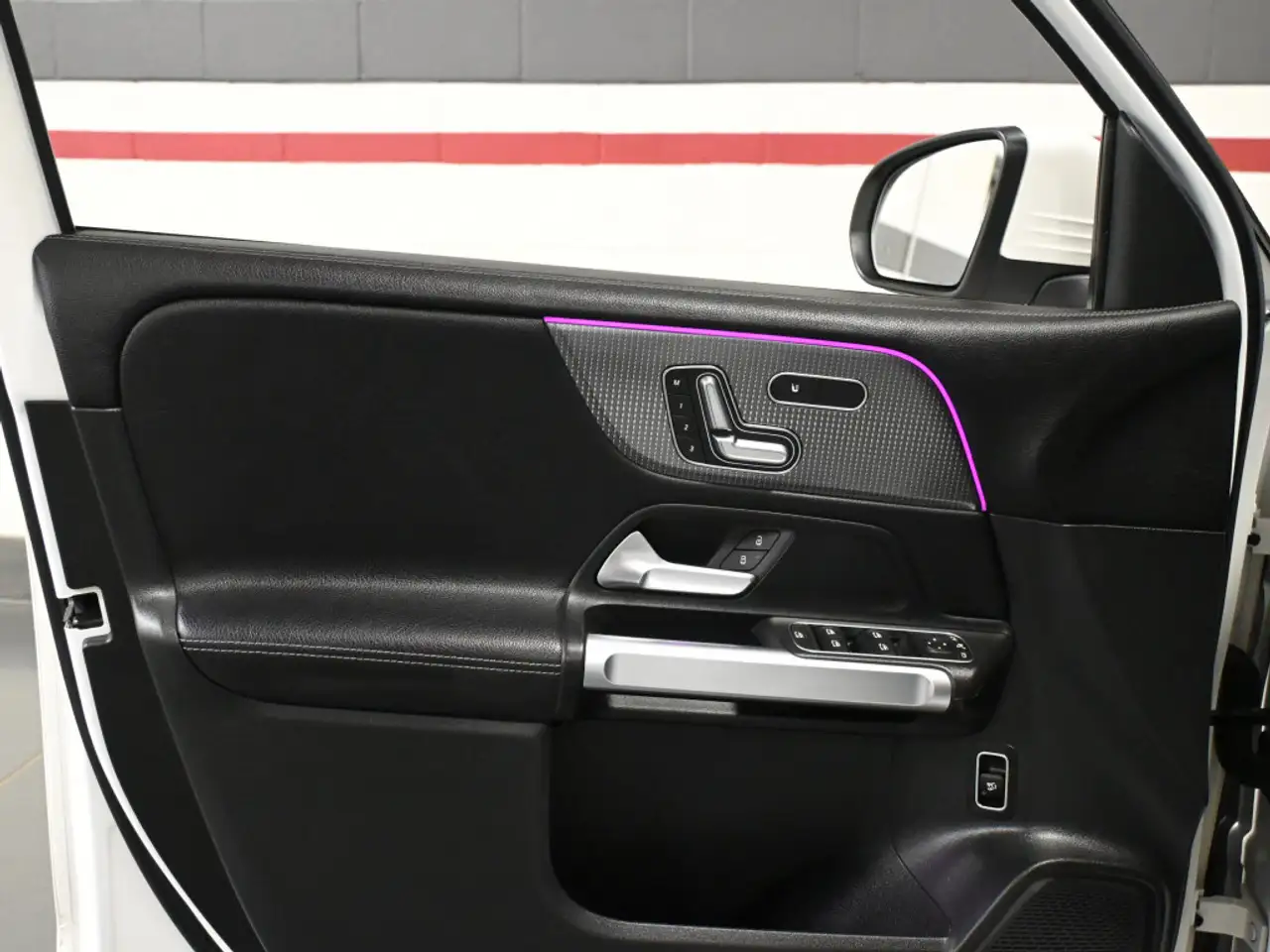 Mercedes-Benz GLB снимка Mercedes-Benz GLB