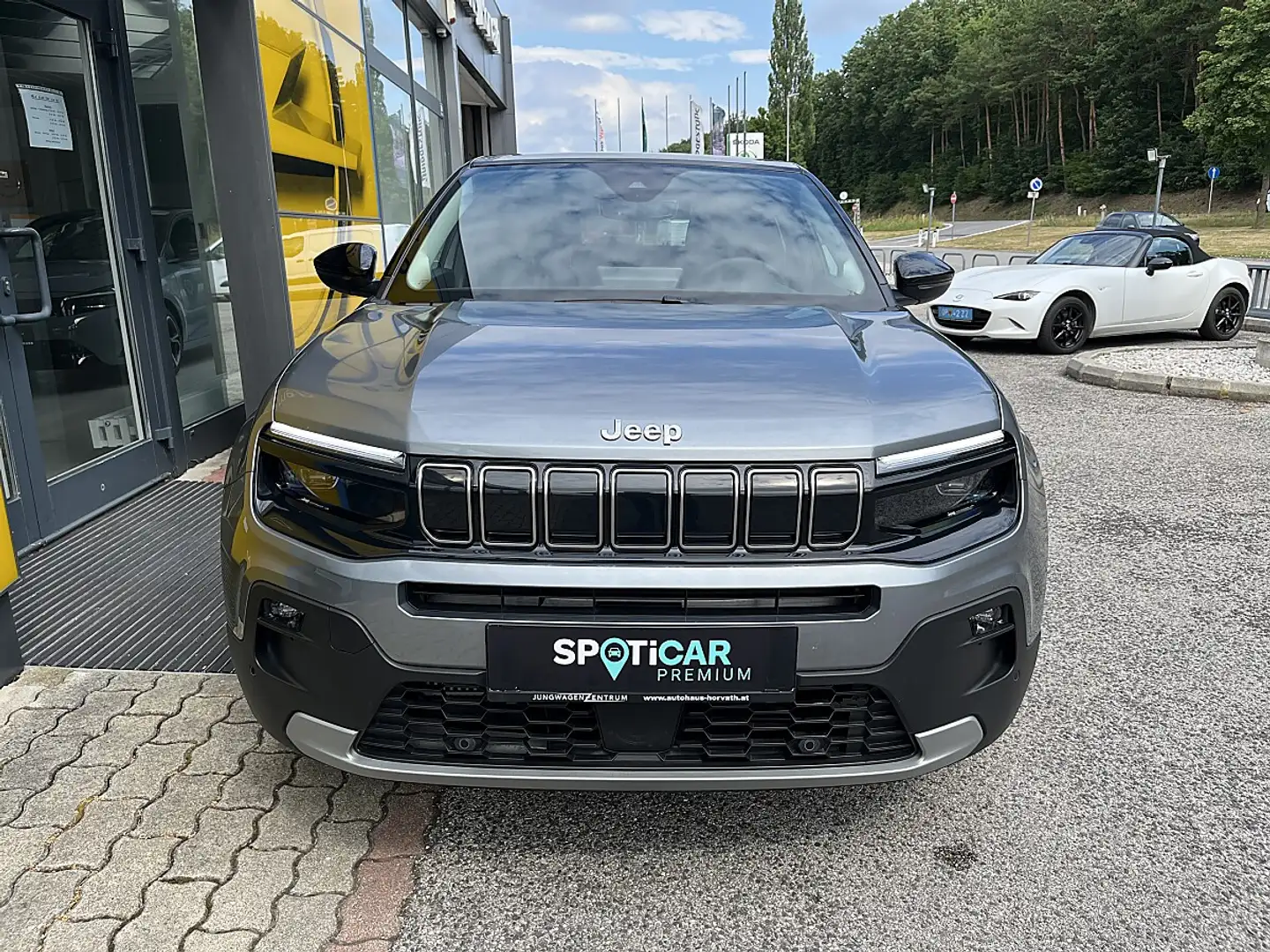 Jeep Avenger 1.2 e-Hybrid Summit e-DCT6 Grau - 2