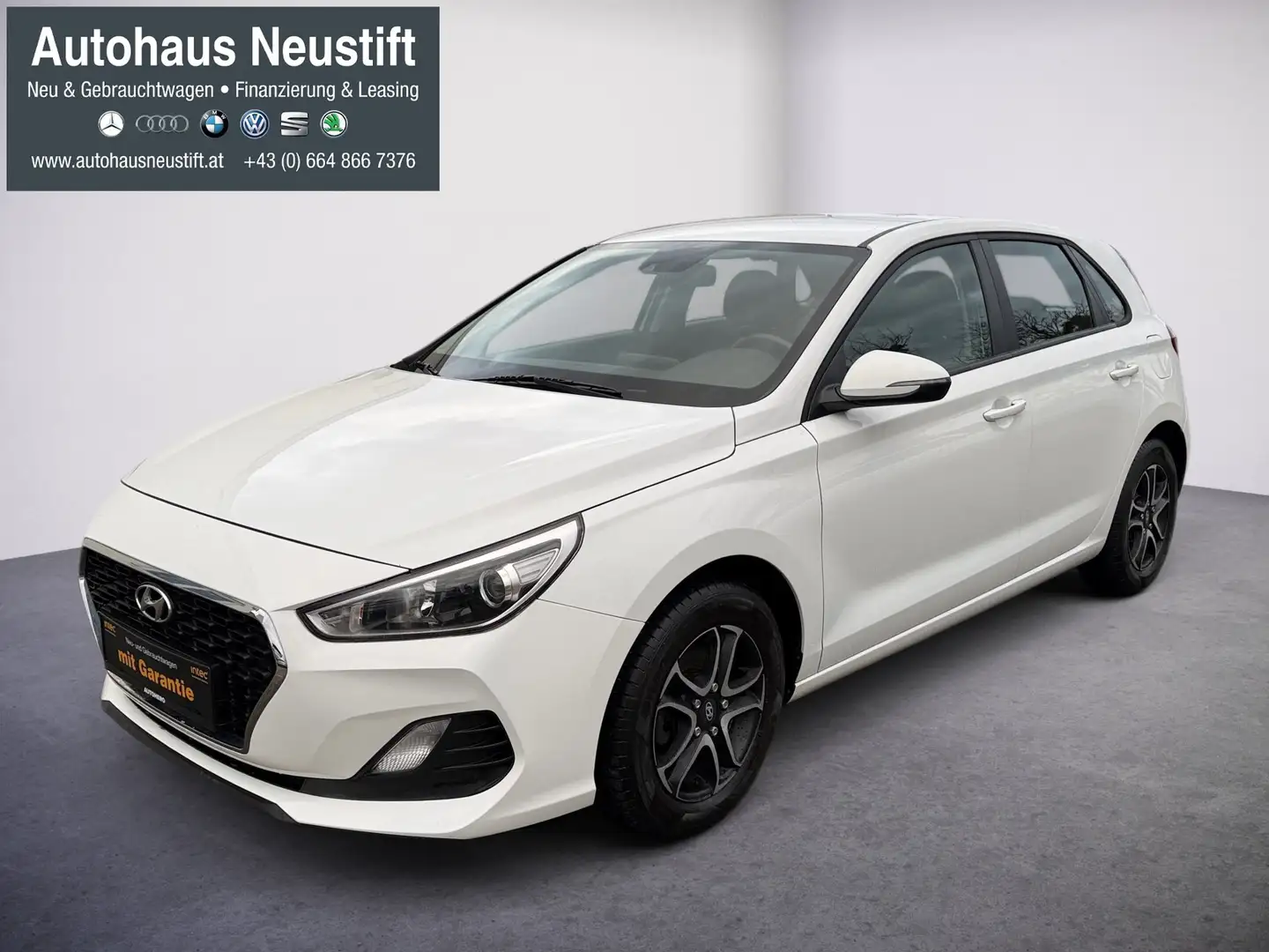 Hyundai i30 Hyundai i30 1.4 Entry Weiß - 1