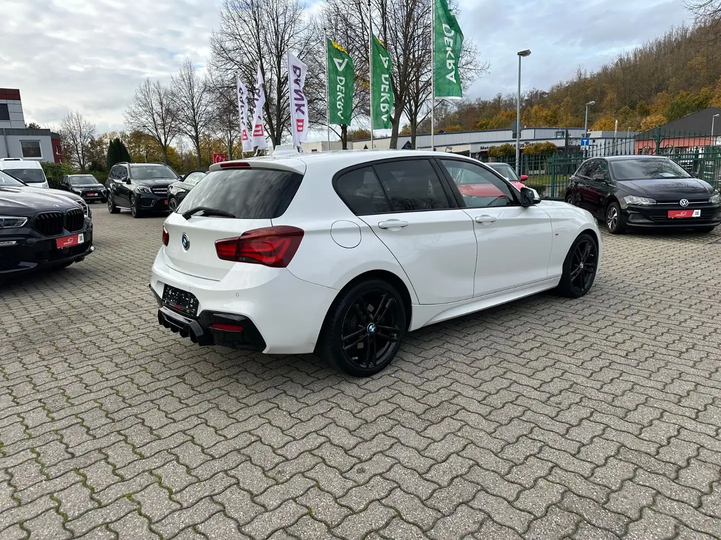 BMW 120 i Edition M Sport Aut. LED Navi Leder SHZ PDC Weiß - 2