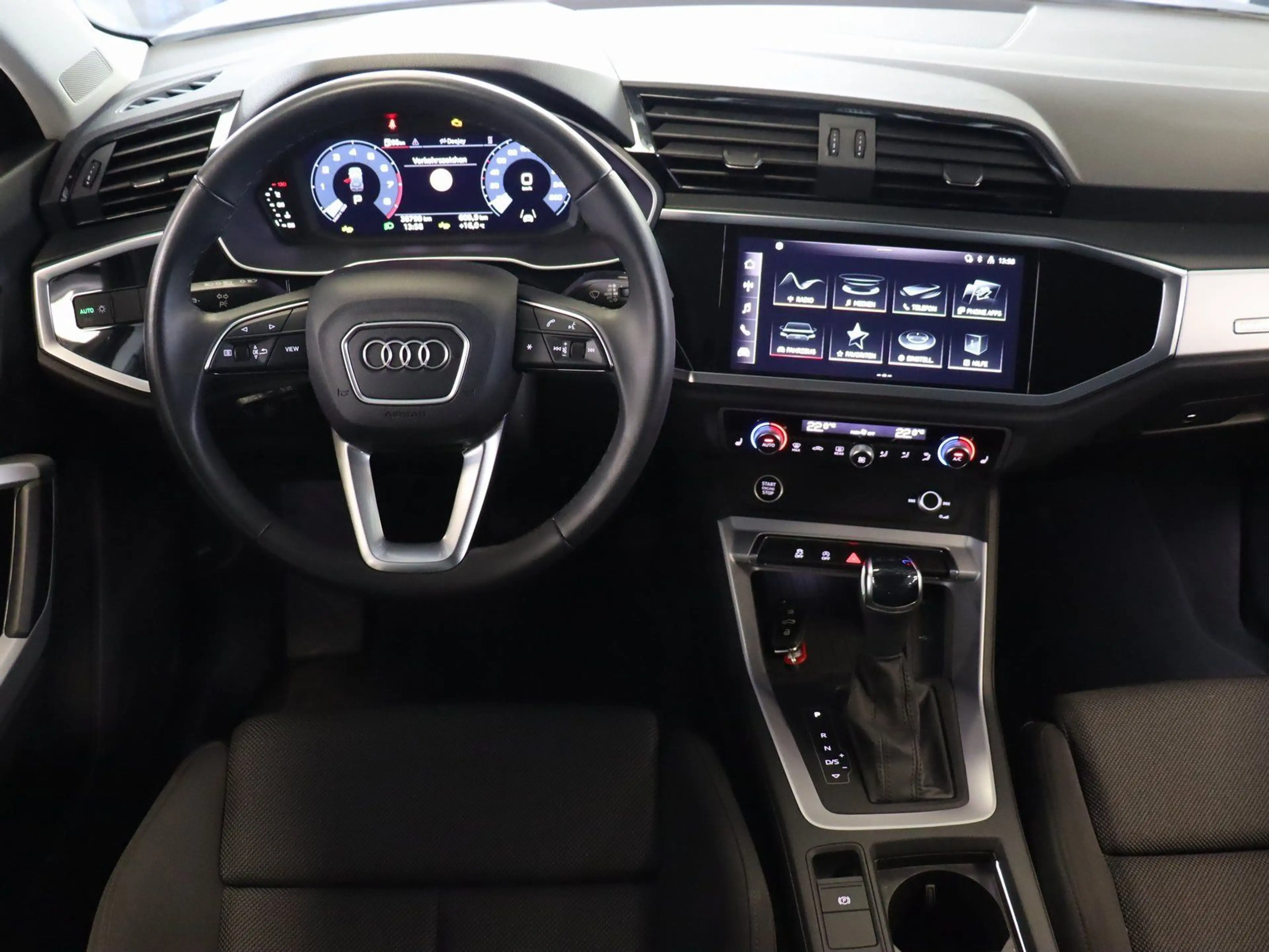 Audi Q3 35 1.5 TFSI advanced DSP/DISTRONIC/AHK... — photo 11