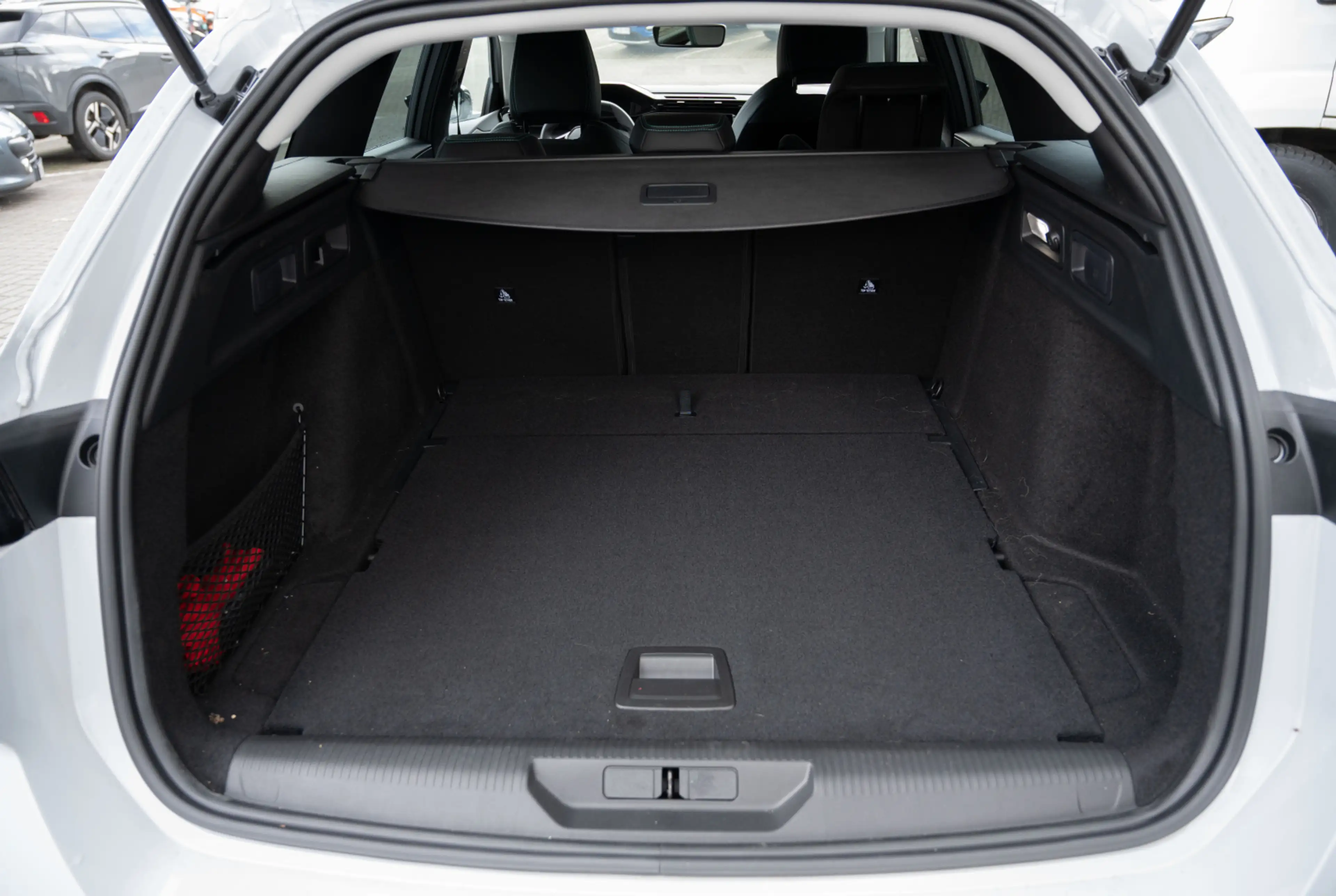 Peugeot 308 SW ALLURE  BlueHDi 130 EAT8 *NAVI*ZUGANGS-PAKET* — photo 14
