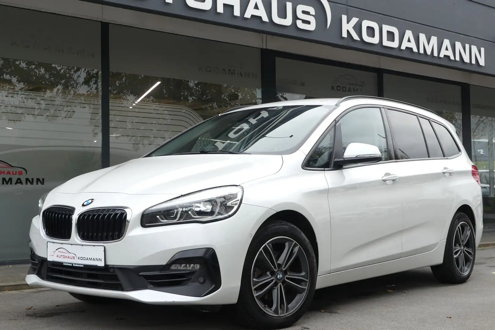BMW 216 216 i Sport Line*LED*AHK*7 Sitze Белый - 1