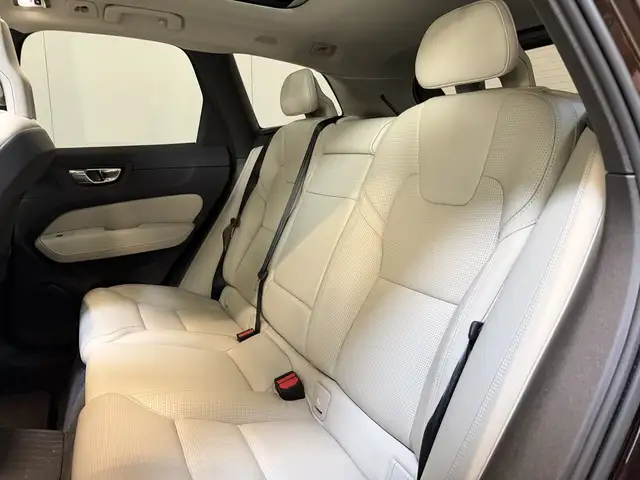 Volvo XC60 view 10