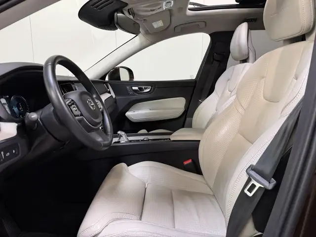 Volvo XC60 view 9