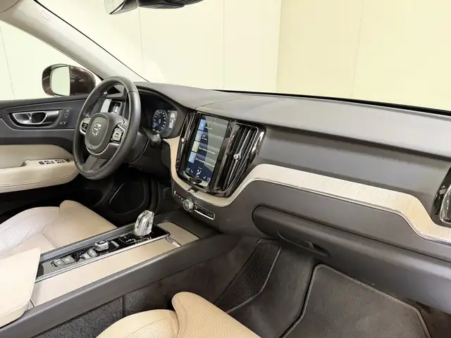 Volvo XC60 view 13