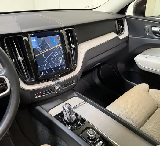 Volvo XC60 view 12