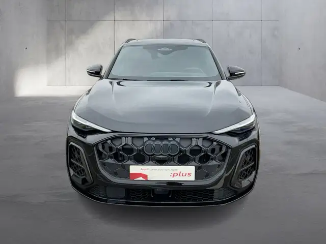 Audi SQ5 view 8