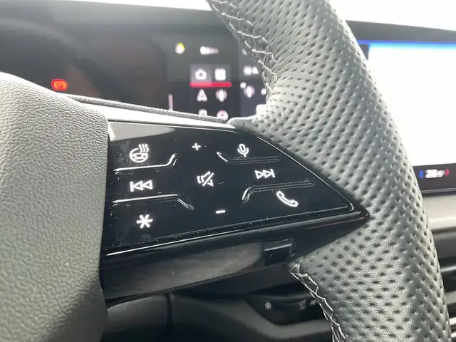 Audi SQ5 view 14