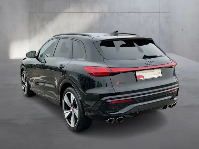 Audi SQ5 view 3