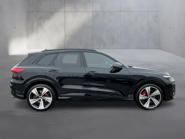 Audi SQ5 view 7