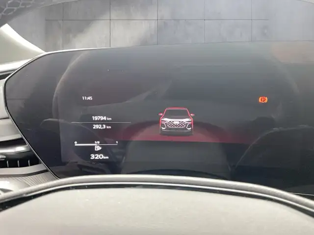 Audi SQ5 view 12