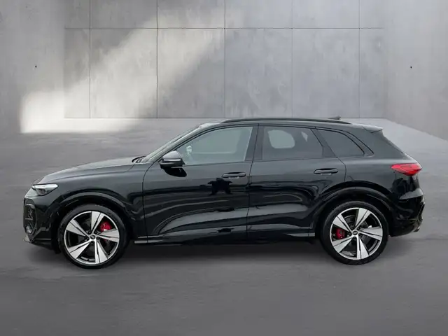 Audi SQ5 view 2
