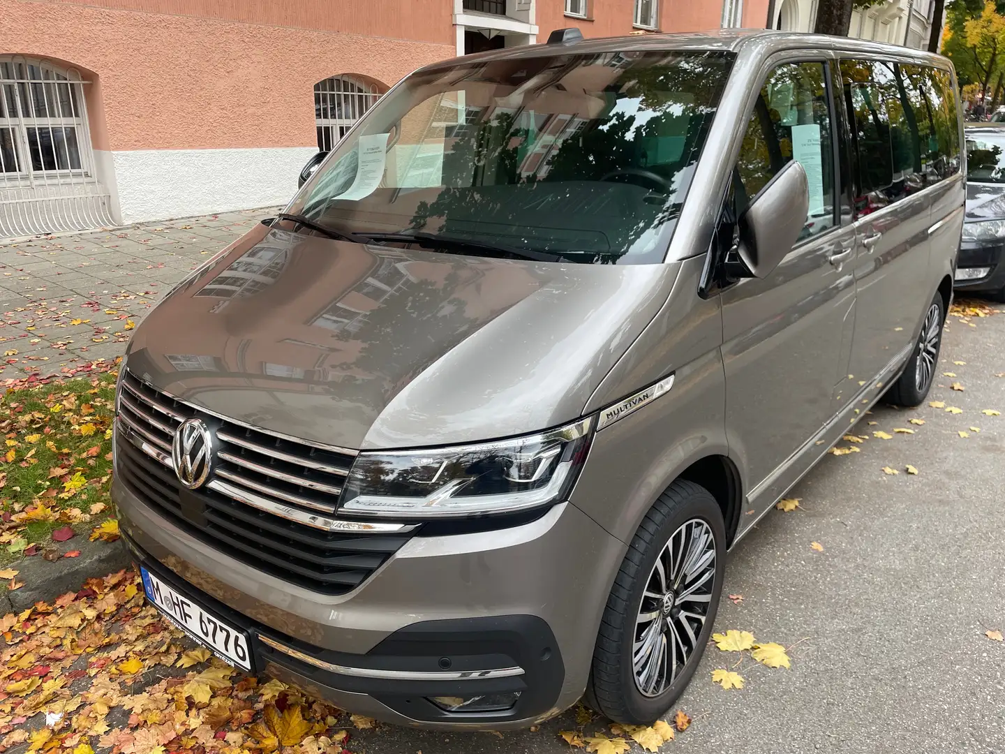 Volkswagen T6.1 Multivan 4MOTION Highline Bronze - 1