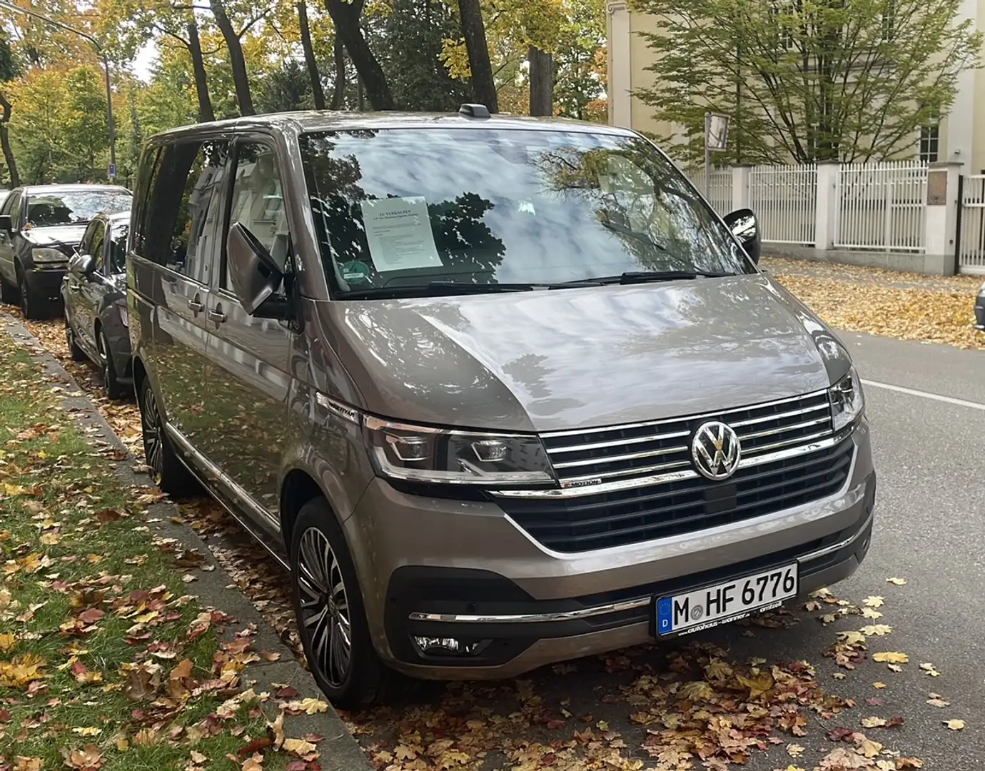 Volkswagen T6.1 Multivan 4MOTION Highline Bronze - 2
