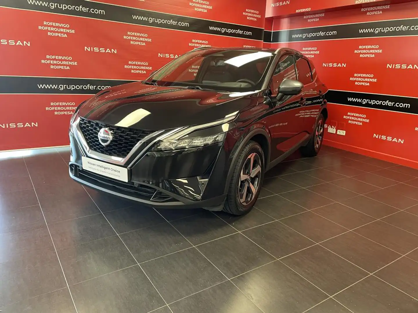 Nissan Qashqai 1.3 DIG-T mHEV 12V N-Connecta 4x2 103kW Zwart - 1