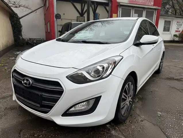 Hyundai i30 Passion Plus Autom Navi PDC Sitz&Lenkradhz.