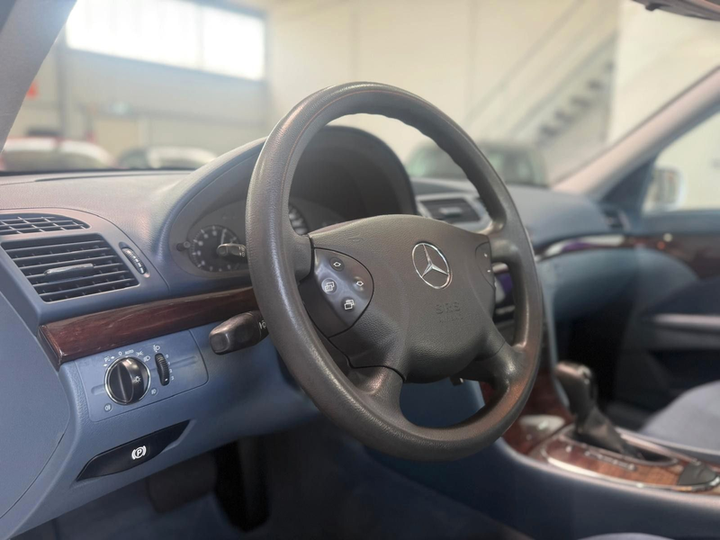 Mercedes-Benz E 220 E Limousine Schiebedach Automatik — photo 12