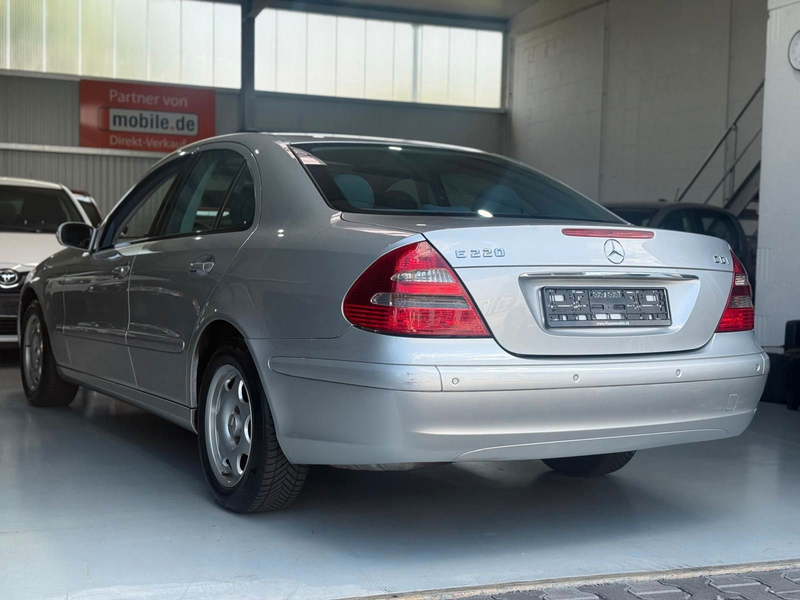 Mercedes-Benz E 220 E Limousine Schiebedach Automatik — photo 7