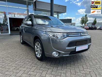 Mitsubishi Outlander 2.0 PHEV Instyle, Camera, Navigatie, Schuif-kantel